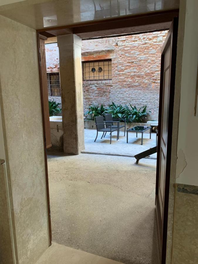 Luxury Apartment In San Marco With Canal View Veneza Exterior foto