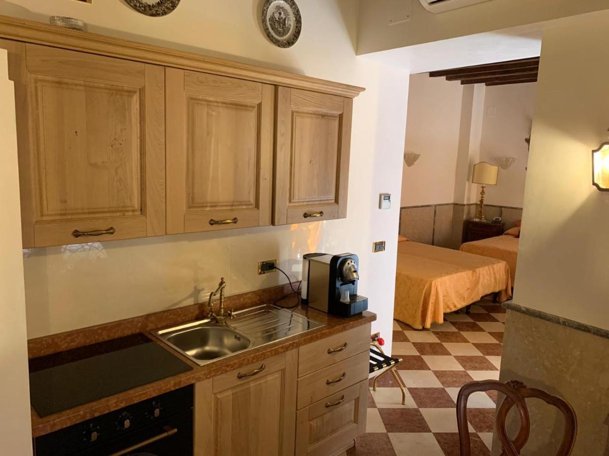 Luxury Apartment In San Marco With Canal View Veneza Exterior foto