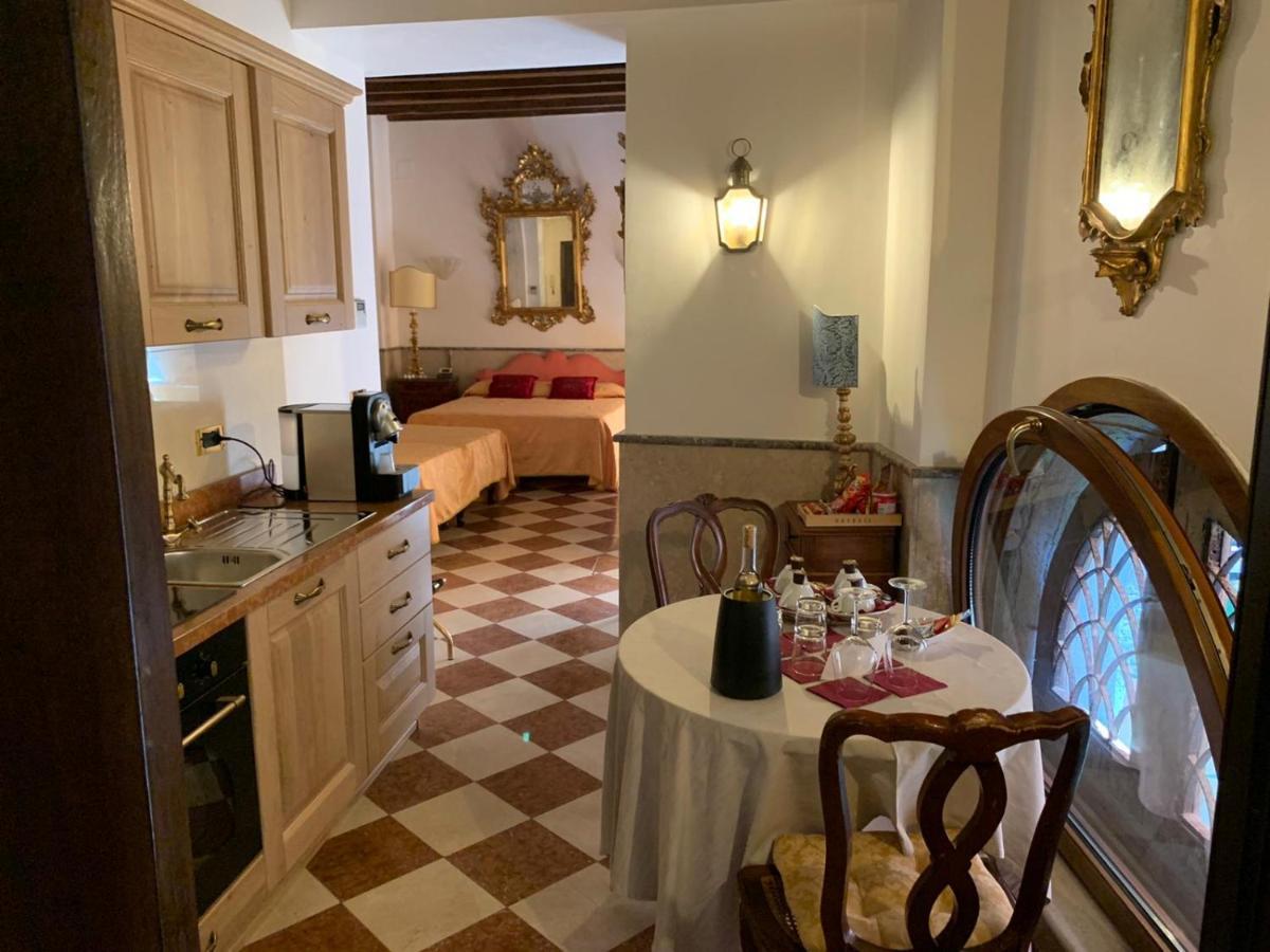 Luxury Apartment In San Marco With Canal View Veneza Exterior foto